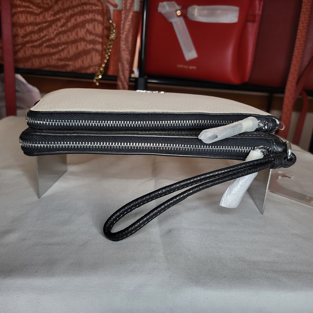 Coach  Women’s Double Corner Zip Wallet in Colorblock  SV/Chalk/ Black Multi - Picture 5 of 9